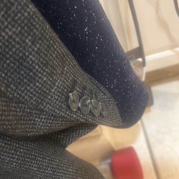 Brown small square blazer great for chilly days - Picture 5 of 5